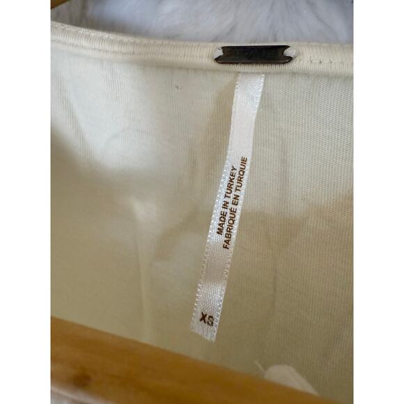 Free People Lot of 2 Short Sleeve Crop Tops Cream Henley / Black Scoop XS / S - Picture 3 of 16